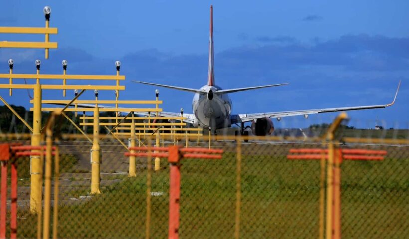 trabalhadores aeronautas avião