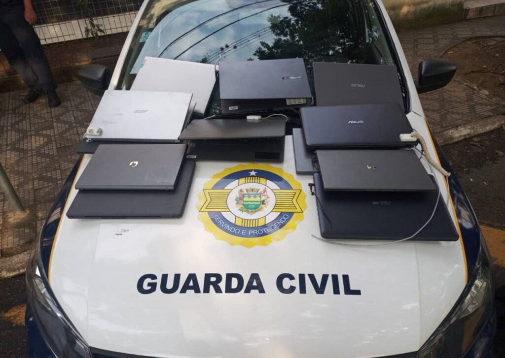 GCM prende homem e recupera 14 notebooks furtados de loja em Taubaté