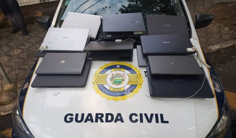 GCM prende homem e recupera 14 notebooks furtados de loja em Taubaté