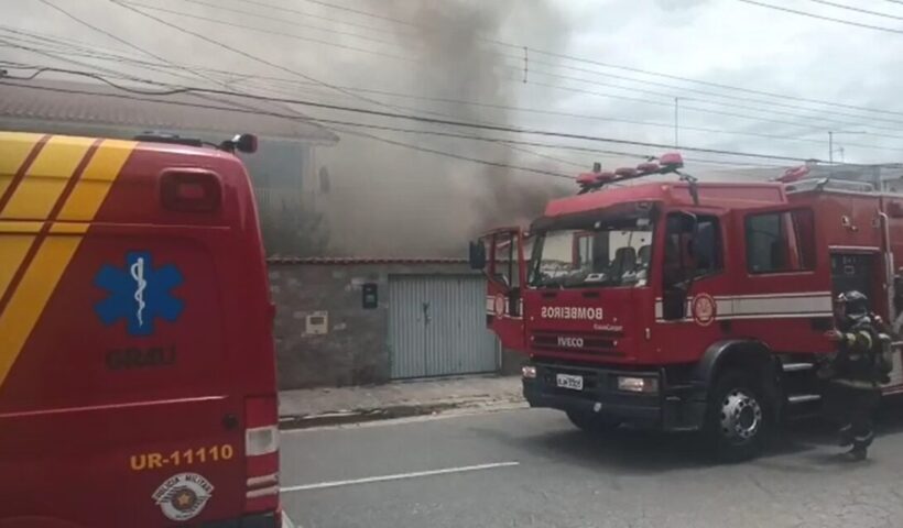 Briga de casal termina em casa incendiada em Jacareí