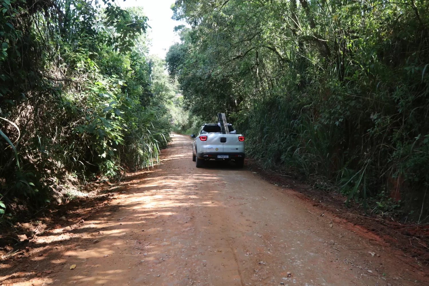 Estrada do Tanquinho recebe manutenção