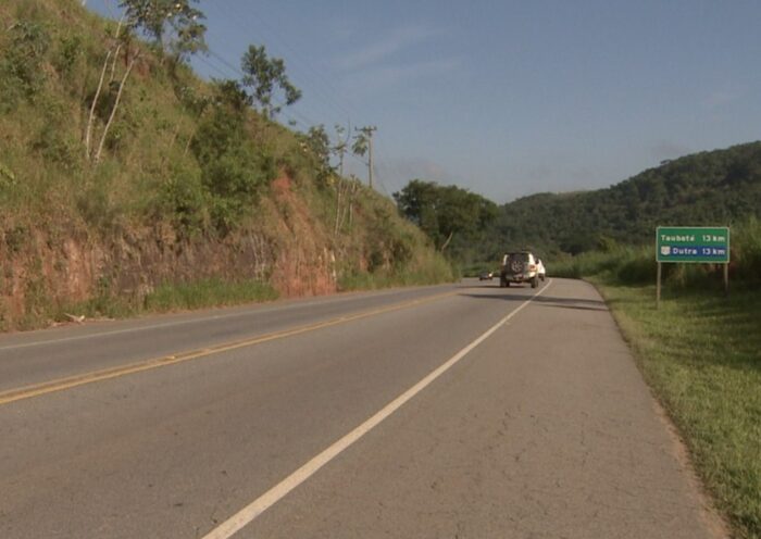 Duas pessoas morrem em acidente entre carro e moto na rodovia Oswaldo Cruz