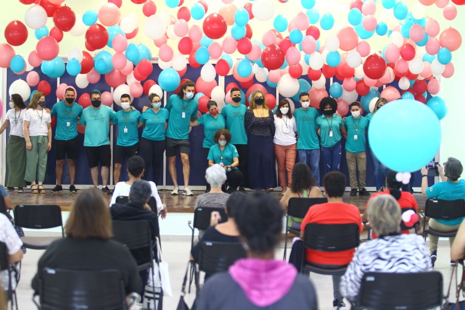 Casas do Idoso de SJC retomam bailes noturnos nesta sexta