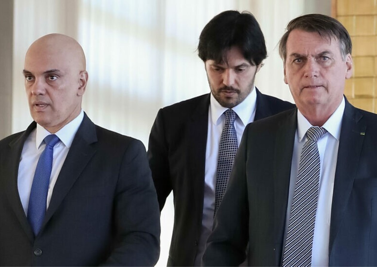 Bolsonaro entra com ação na PGR contra ministro Alexandre de Moraes