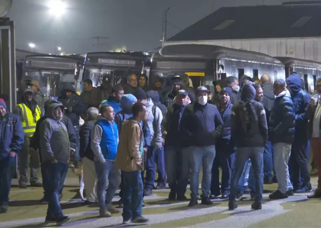 Motoristas de ônibus da capital paulista iniciam greve nesta terça-feira