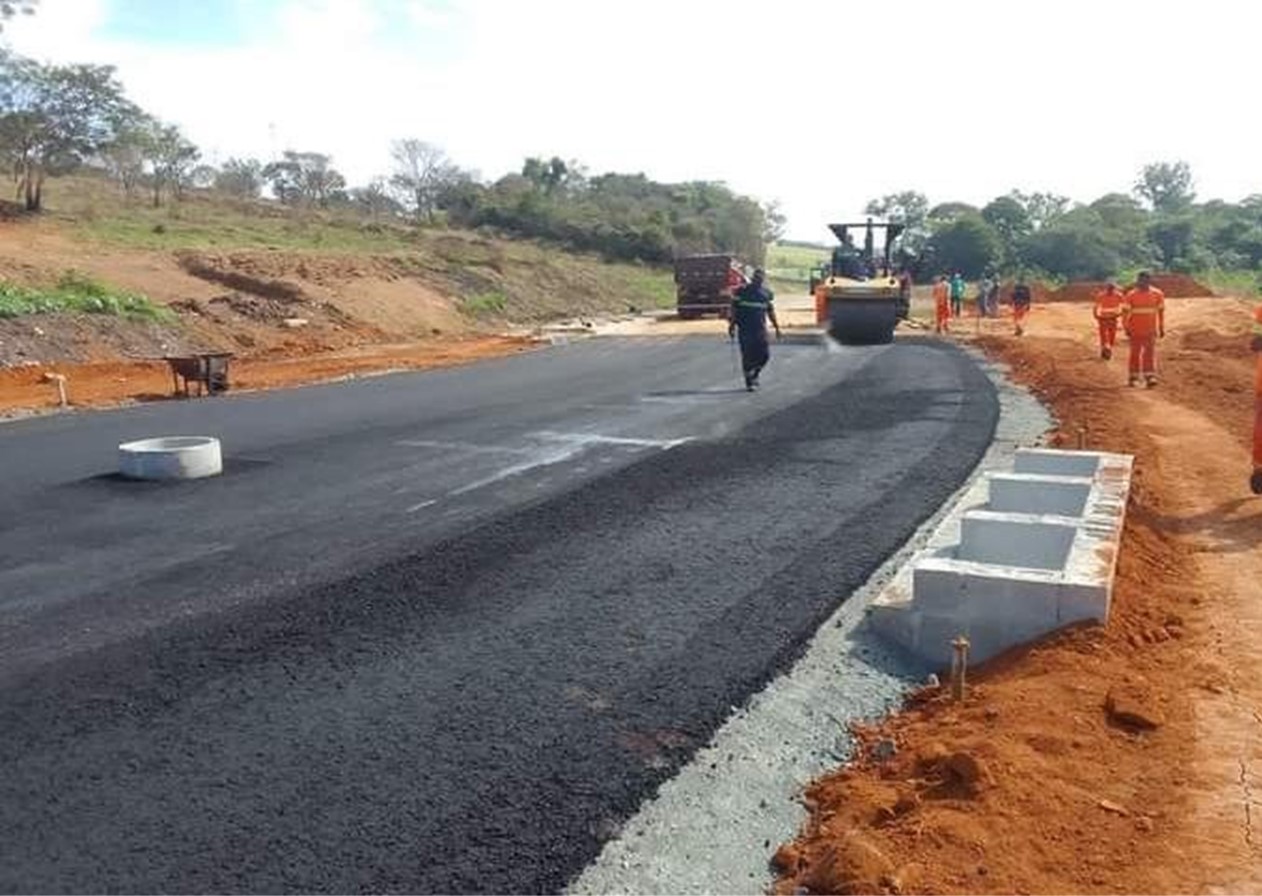 Obra em nova via no Barreiro é retomada após 2 anos