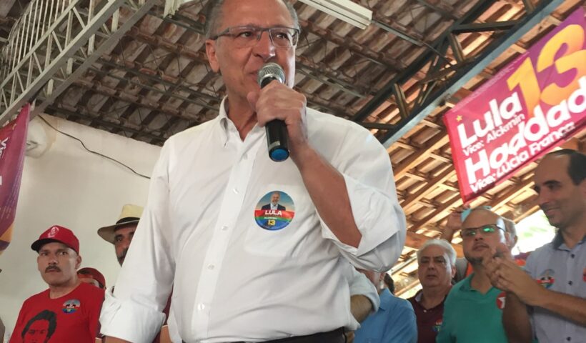 Geraldo Alckmin em visita a Pindamonhangaba neste sábado