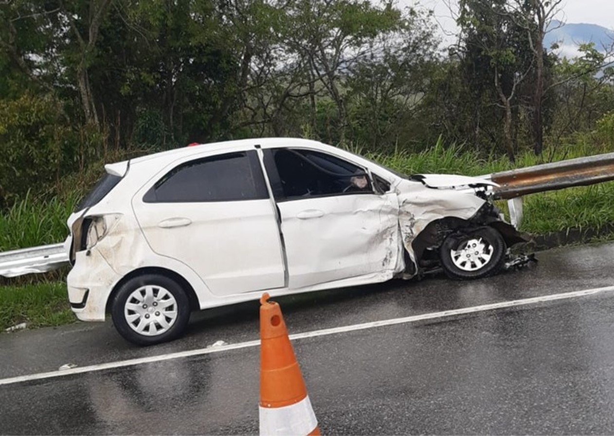 Três ficam feridas após colisão frontal de carros na Rodovia Floriano Rodrigues