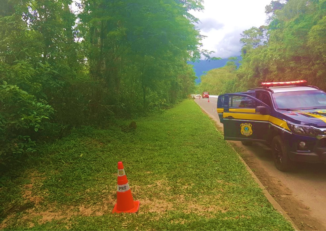 Homem morre e outro fica ferido em tiroteio na Rio-Santos em Ubatuba