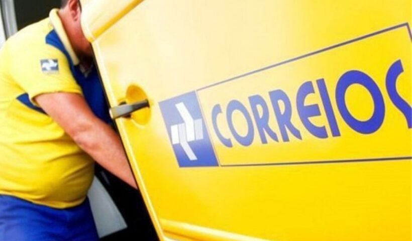 Criminosos assaltam funcionária dos Correios e fogem com carro e encomendas em Pinda