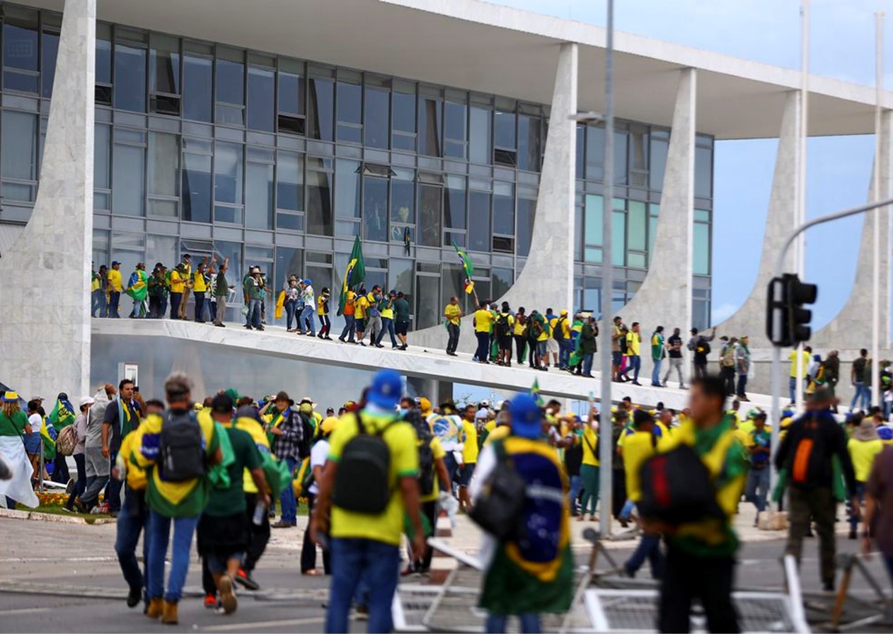 STF inicia julgamento de denúncias contra envolvidos em atos golpistas