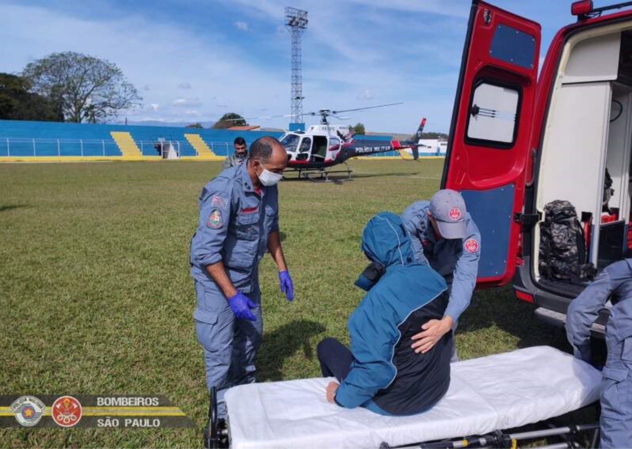 Bombeiros resgatam homem com desidratação e falta de ar no Pico dos Marins