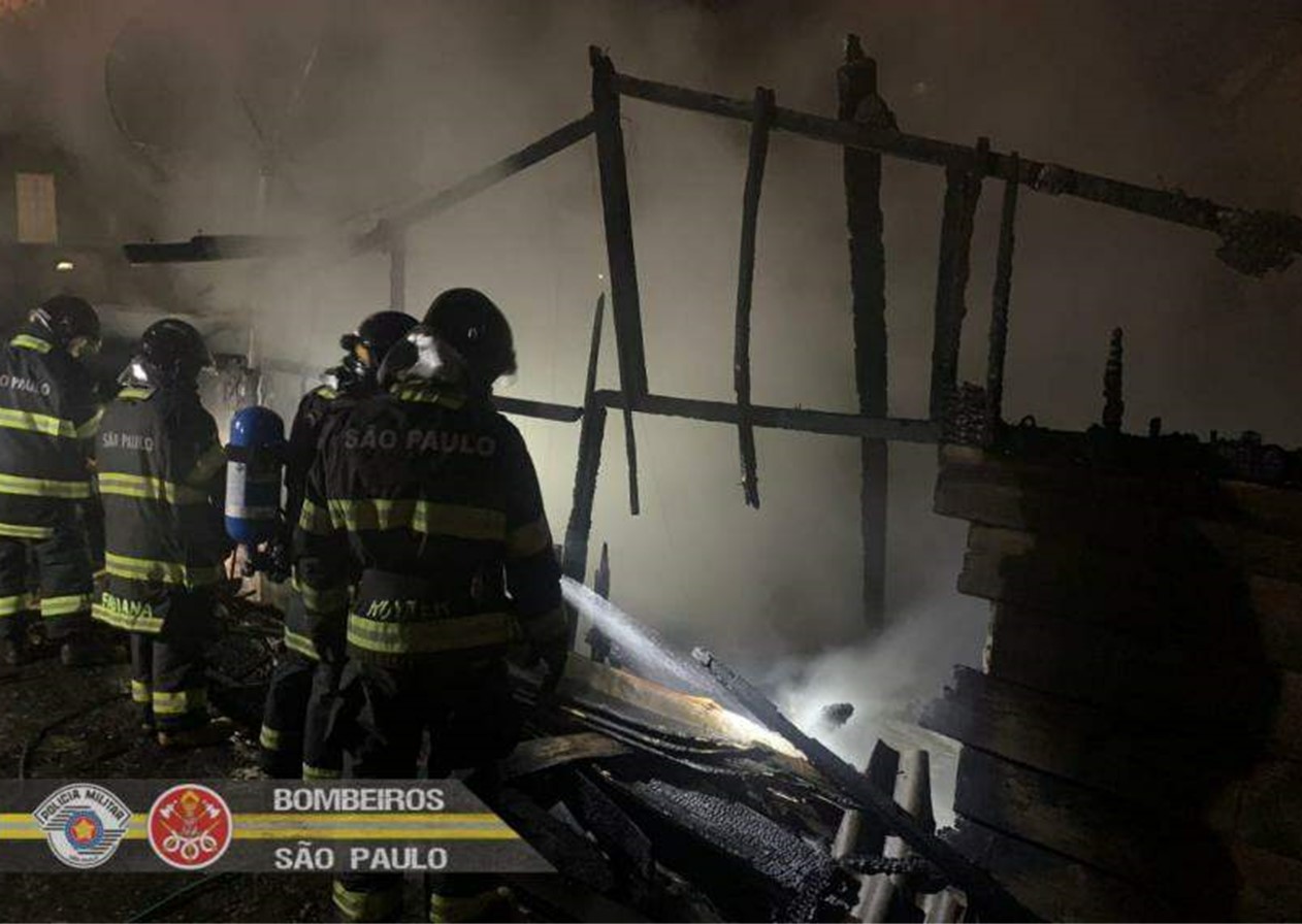 Chalé pega fogo em Campos do Jordão