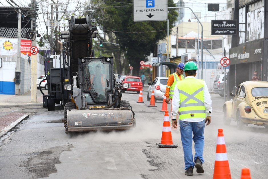 Recapeamento da Francisco Paes exige atenção dos motoristas