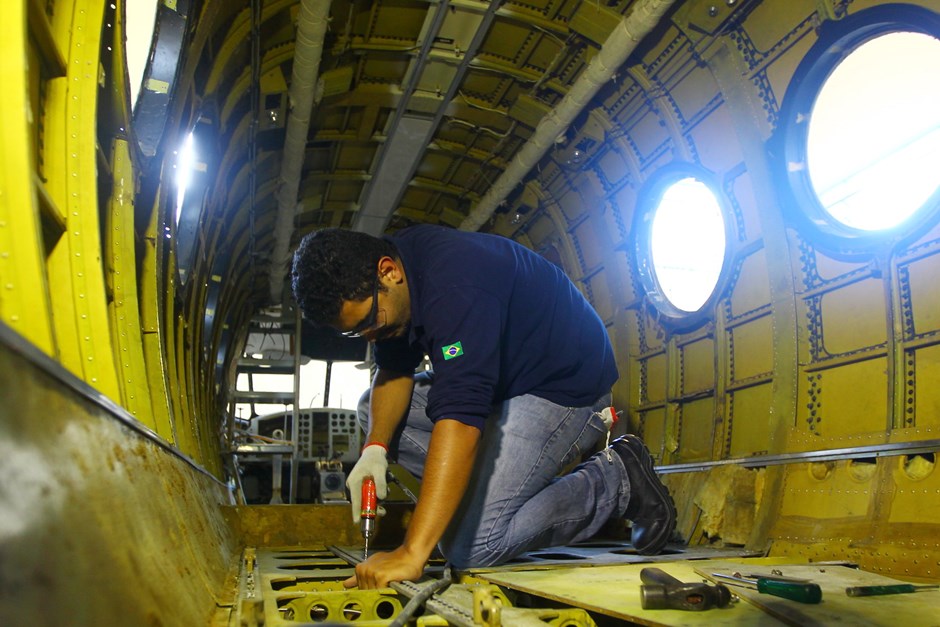 Cadeia aeronáutica gera metade do emprego industrial na cidade