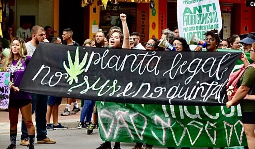 Mesmo com proibição, ‘Marcha da Maconha’ é realizada em São José