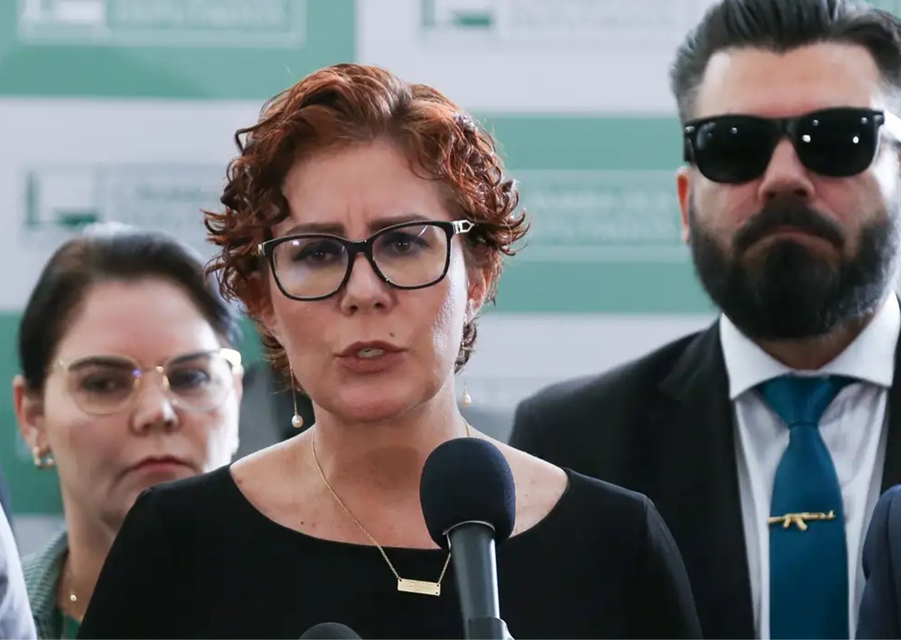 Carla Zambelli nega ter contratado hacker para prejudicar Moraes