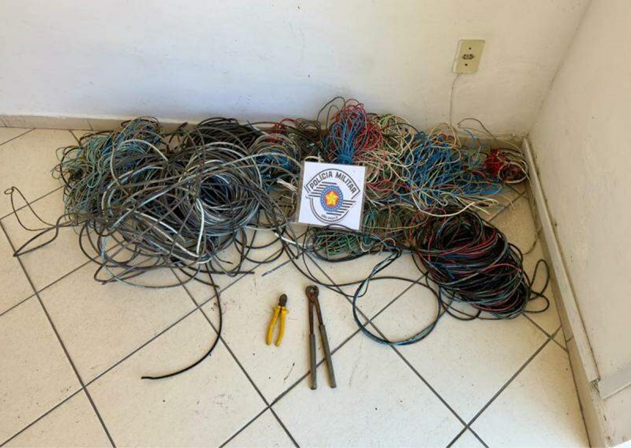 Mais de 37 kg de fios elétricos são apreendidos com casal em Piquete