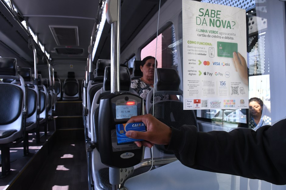 Ônibus de SJC começam a aceitar cartão de débito e crédito