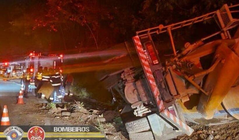 Caminhão tomba no trecho de Pinda da Floriano Rodrigues