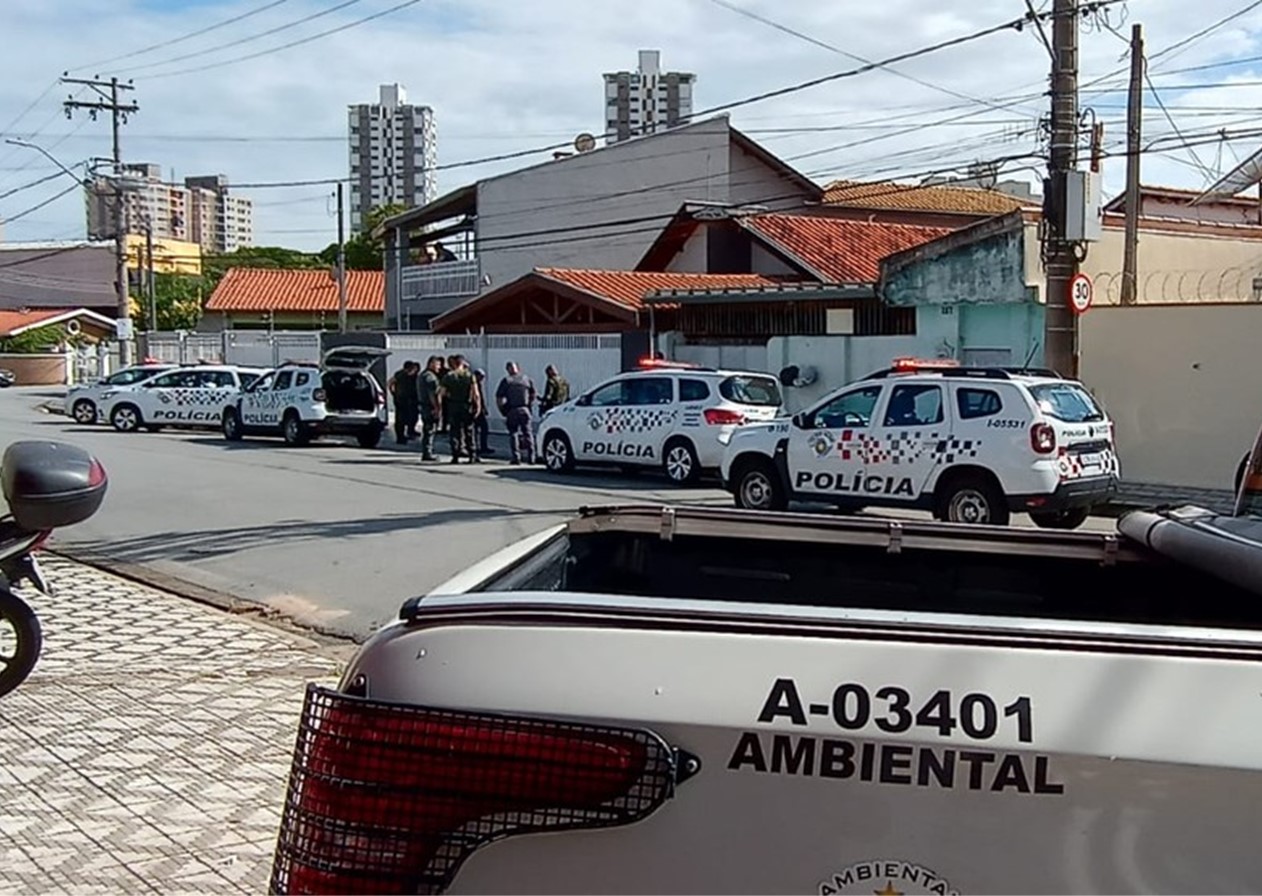 Dupla em ‘saidinha’ é presa após tentar roubar loja de móveis em Taubaté