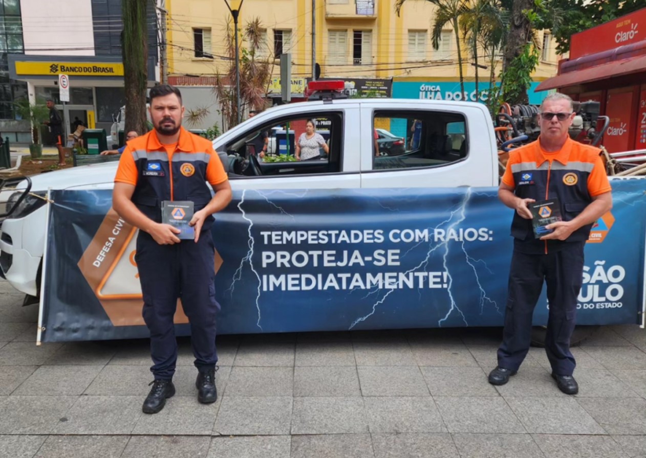 Defesa Civil de Taubaté faz ação educativa contra riscos de chuva