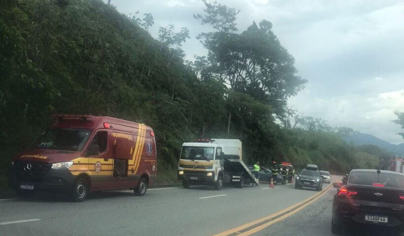 Carro capota em acidente no trecho de Pinda da Floriano Rodrigues