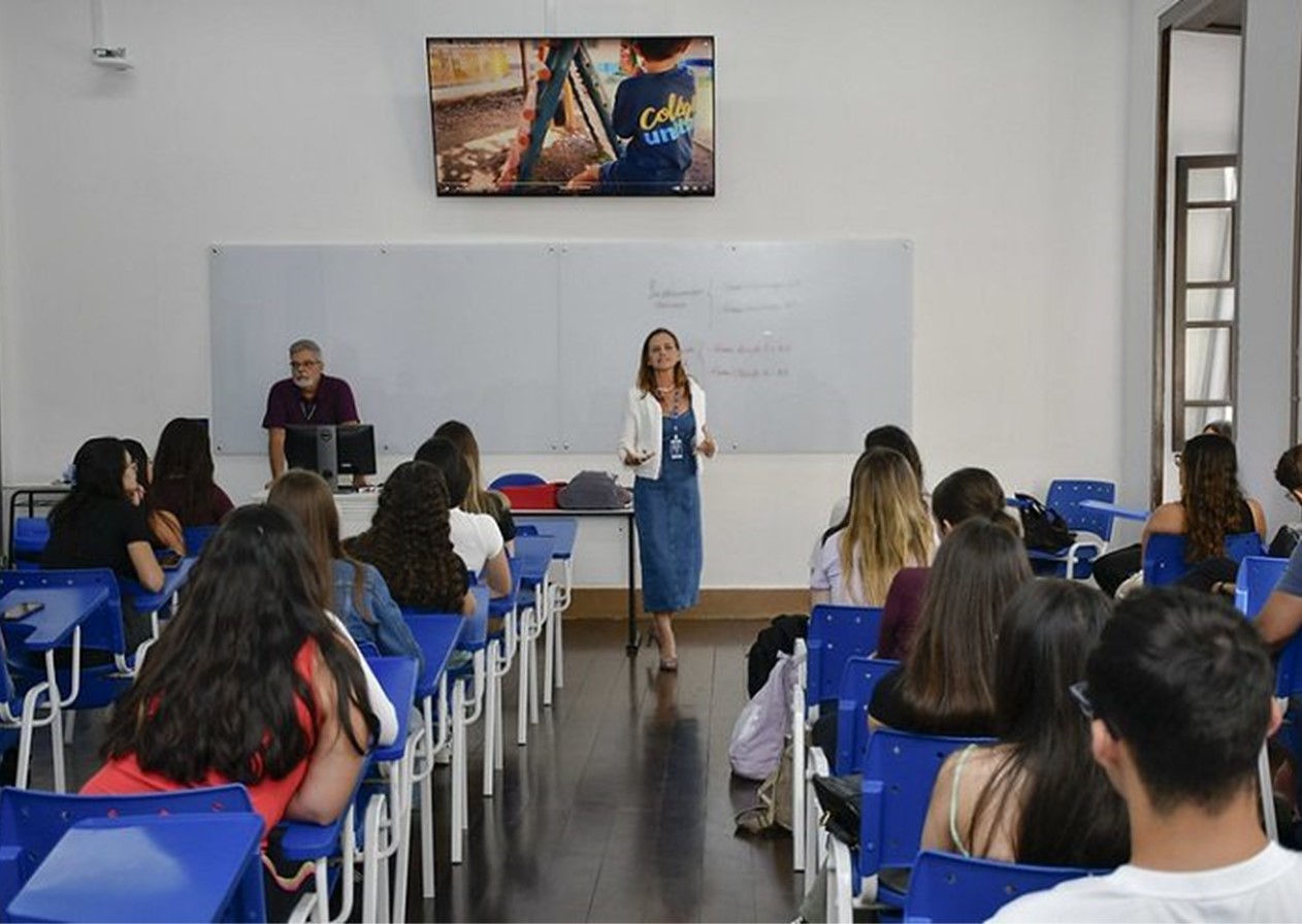 UNITAU abre concursos com 30 vagas para professores efetivos e temporários