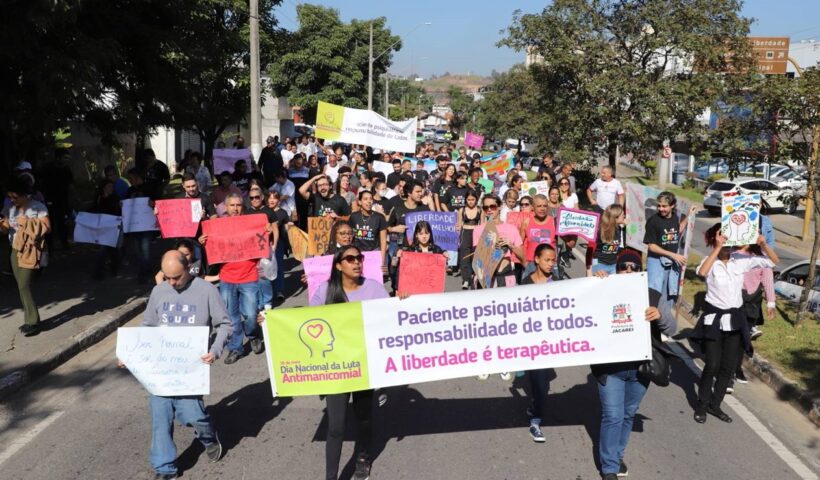 Jacareí faz caminhada em favor da luta antimanicomial