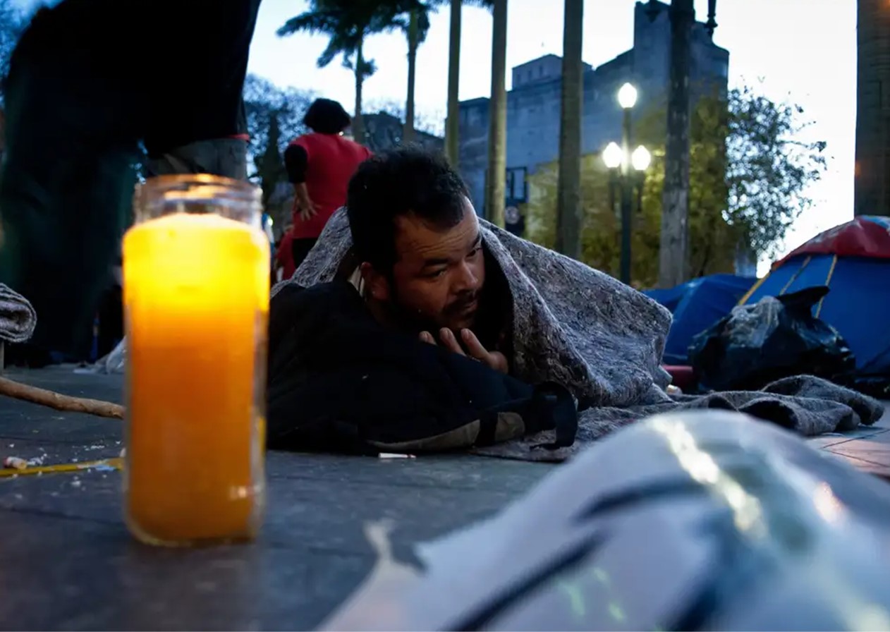 Tendas vão atender e acolher população de rua durante o frio em SP