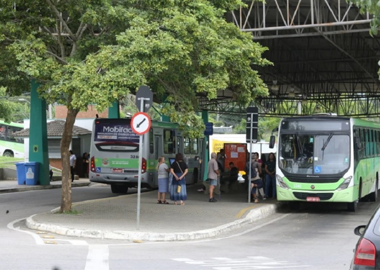 Motoristas do Vale do Paraíba suspendem greve até sexta-feira