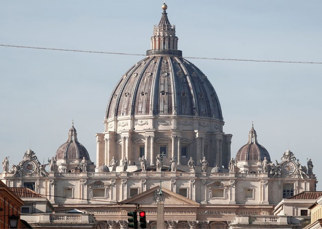 Vaticano proíbe tatuagens para trabalhadores da Basílica de São Pedro