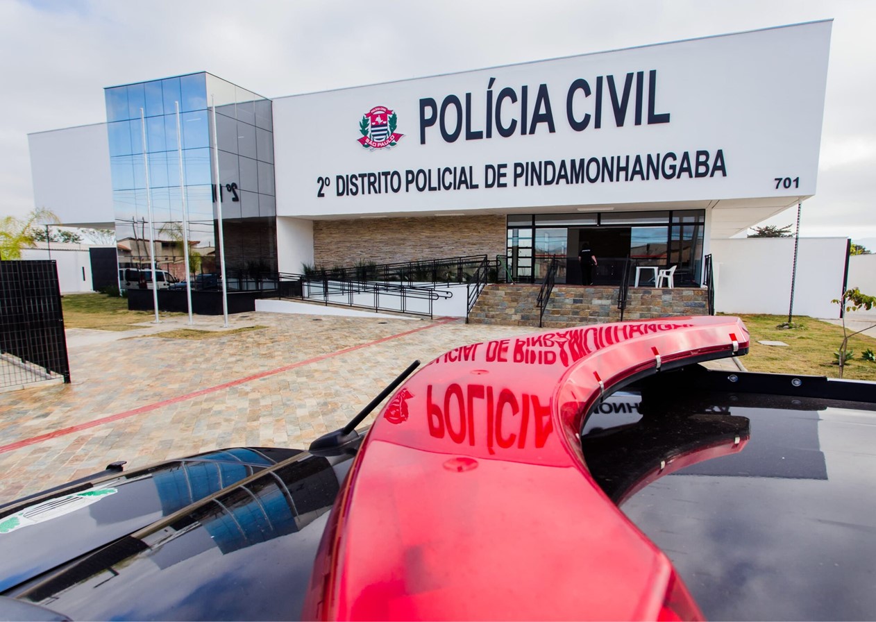 Um motorista de aplicativo de 31 anos foi encontrado morto no final da avenida Nova Pinda, no bairro Portal dos Eucaliptos, em Pindamonhangaba, nesta quarta-feira (7).