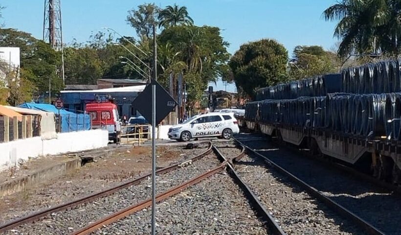 Ciclista é atropelado por trem em Lorena