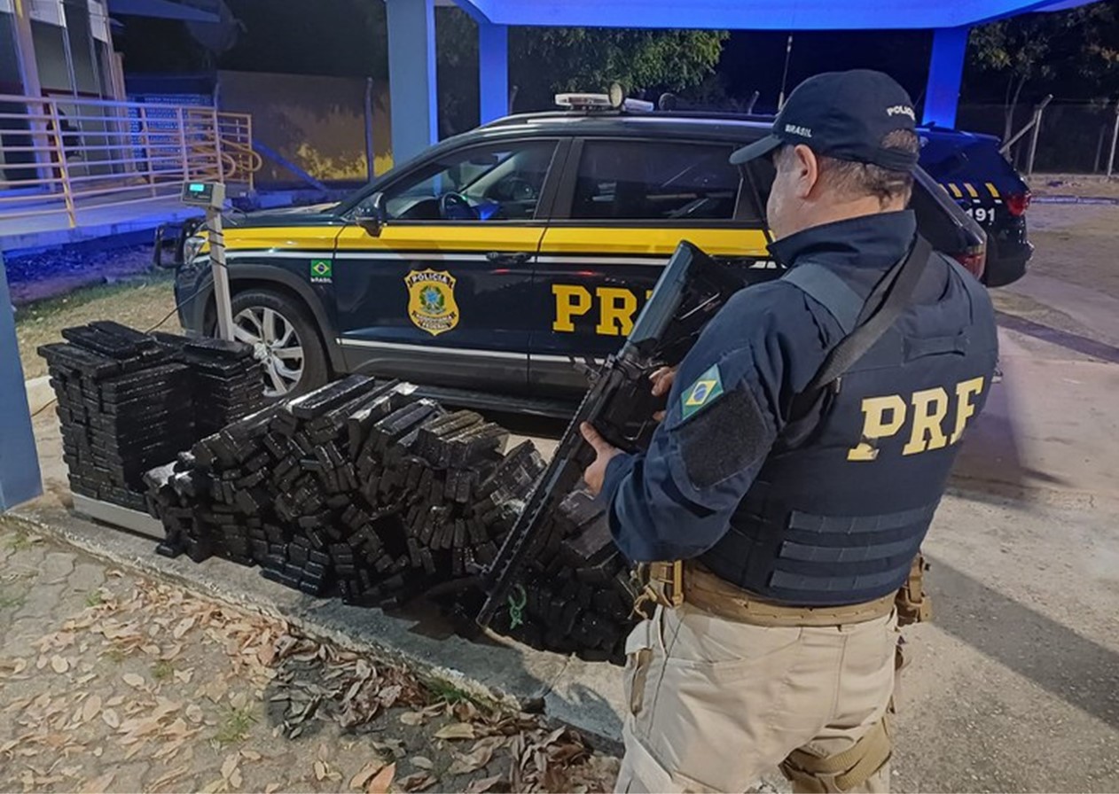 Mulheres são presas com 335 quilos de maconha em carro roubado na Dutra