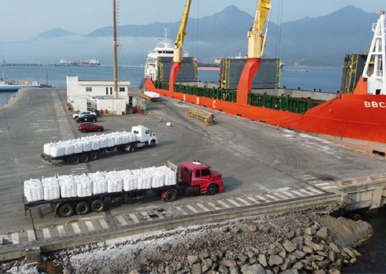 Porto de São Sebastião retoma transporte de café após 60 anos