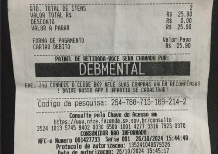 Funcionária do Burger King é demitida após identificar cliente como ‘Debmental’