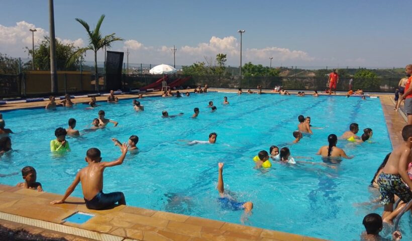 Dez piscinas públicas reabrem para o Projeto Verão em São José