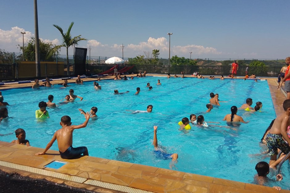 Dez piscinas públicas reabrem para o Projeto Verão em São José