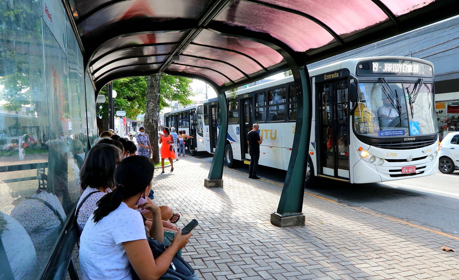 Motoristas e cobradores de ônibus de Jacareí voltam a trabalhar após 11 horas de greve