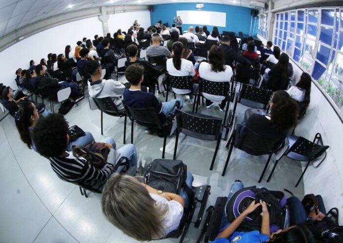 Fundhas abre vagas para professor substituto