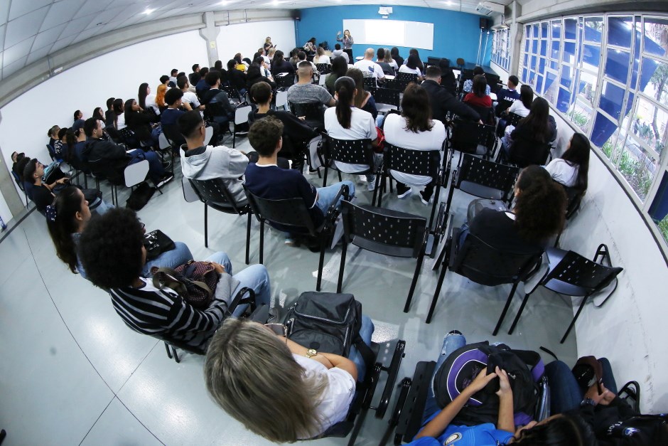 Fundhas abre vagas para professor substituto