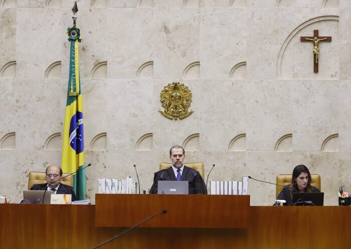 Maioria do STF vota por manter símbolos religiosos em órgãos públicos