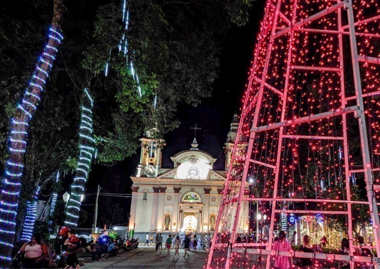 Tremembé comemora 128 anos com inauguração de luzes natalinas