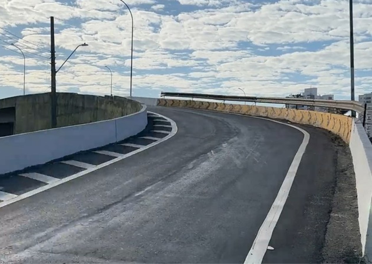 Taubaté: Viaduto torto é liberado após 9 dias de obras